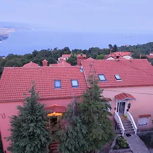  Apartment Uphill